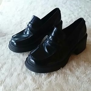 Sz 7.5 City Limits Black Loafers
